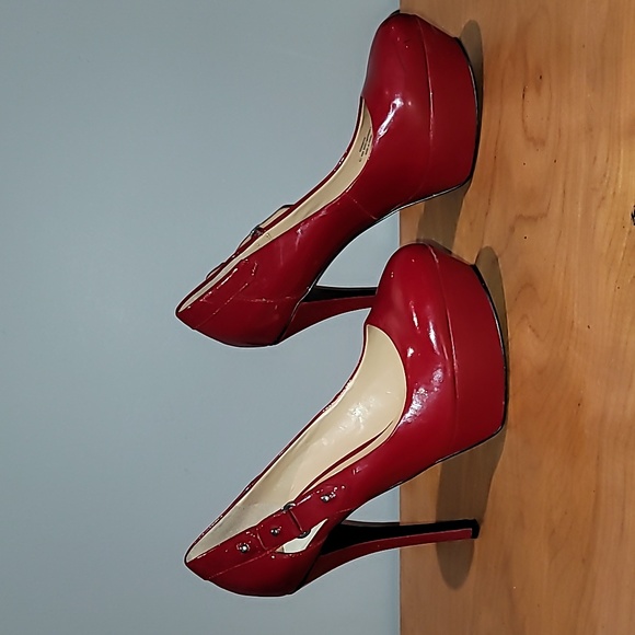 GUESS Red Patent Round-Toe Heels SZ 7 - Picture 4 of 8